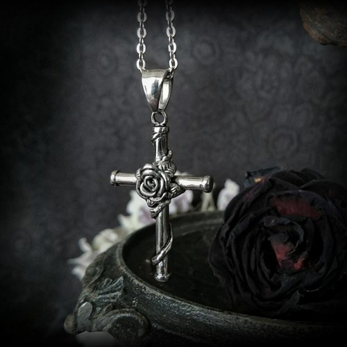 Collier pendentif gothique...