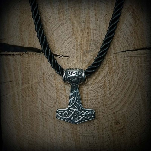 Collier Marteau viking...