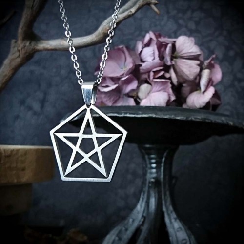 Collier pendentif gothique...