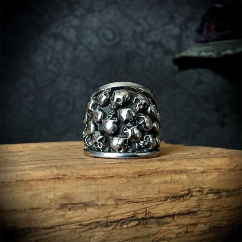 Bague 21 skulls acier
