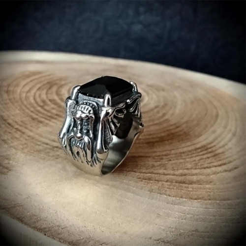 Bague pierre facettée noire...