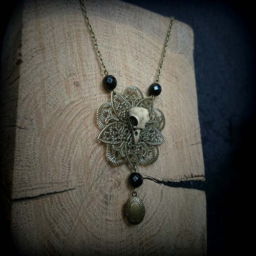 Collier estampe bronze,...