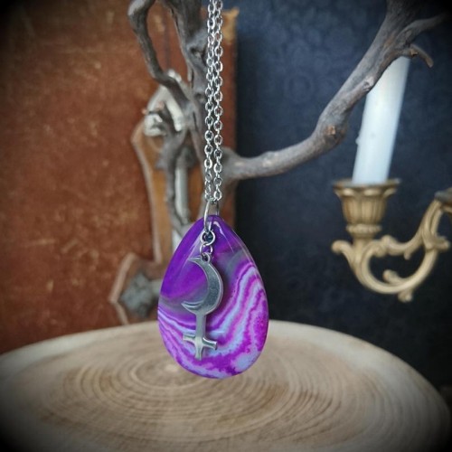 Collier pendentif Lilith...