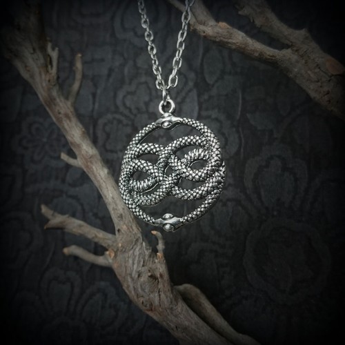 Pendentif Auryn, L'Histoire...