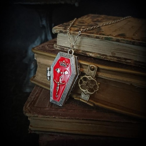 Collier pendentif boîte...