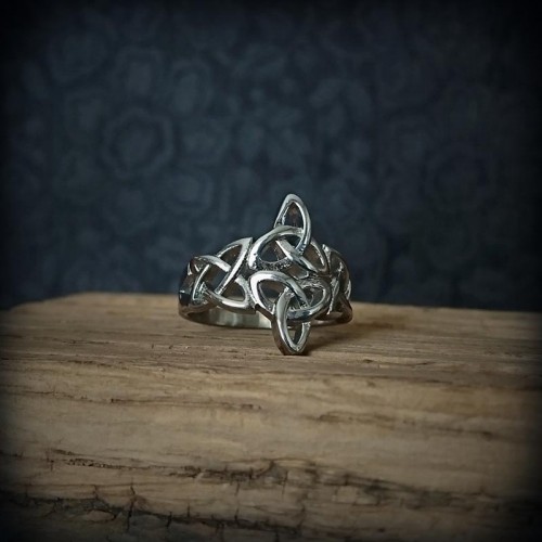 Bague triquetra et...