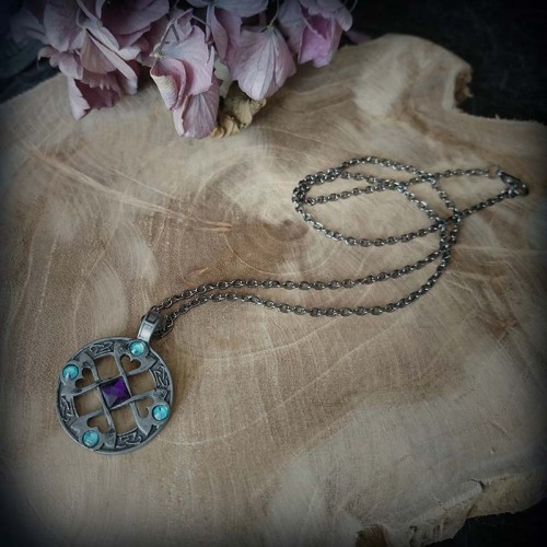 Collier médaillon celtique...