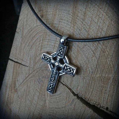 Collier pendentif croix...