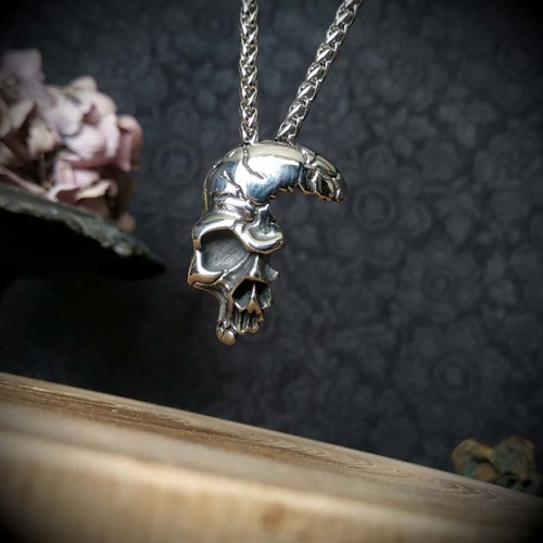 Collier pendentif gothique...