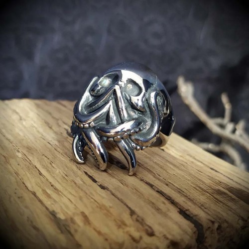 Bague crâne cthulhu en acier