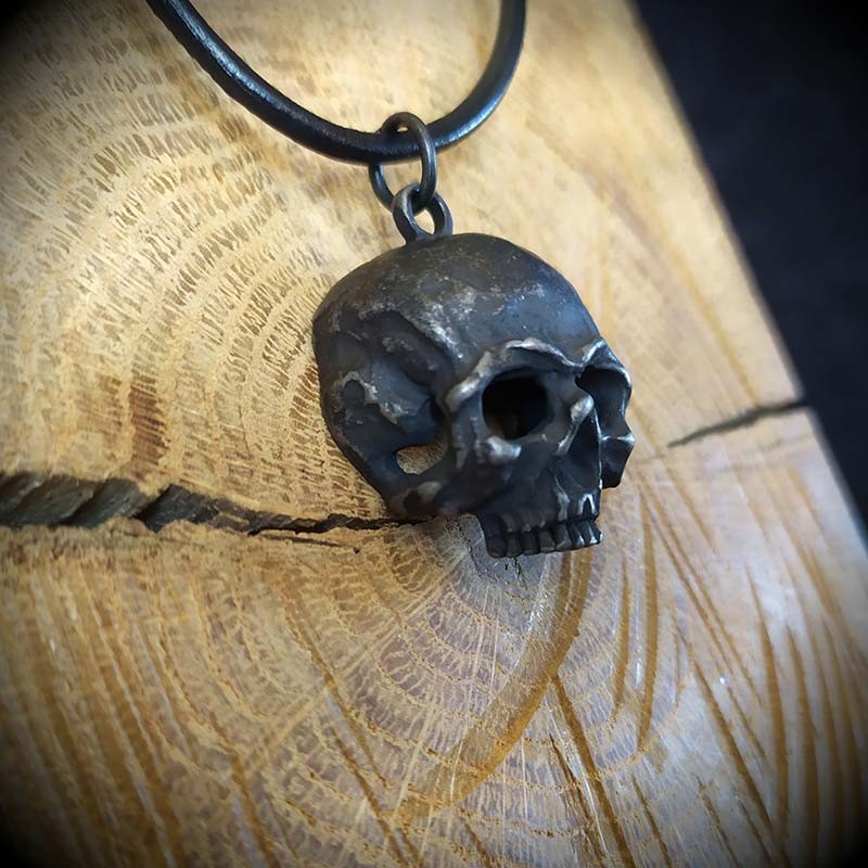 Collier Pendentif Lune En étain Patiné Avec émail Noir - Collier Cuir Style Ethnique - Occasion Comme Neuf
